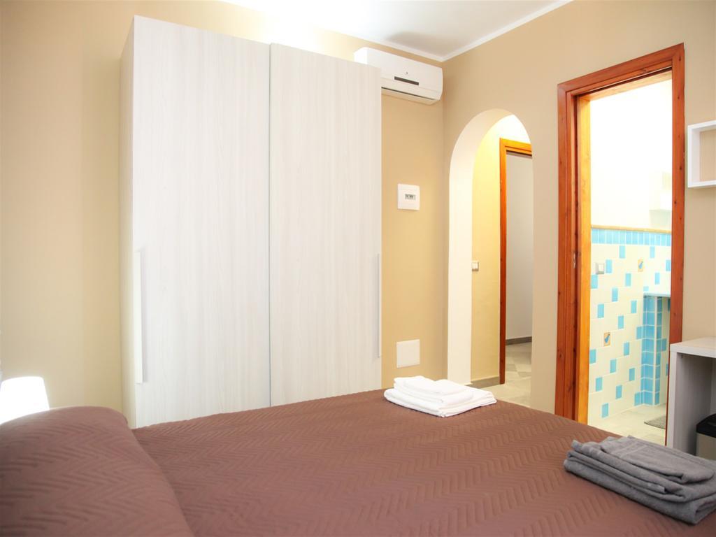 Le Stanze Del Centro Hotel San Teodoro  Exterior photo