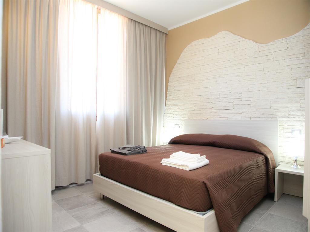 Le Stanze Del Centro Hotel San Teodoro  Exterior photo
